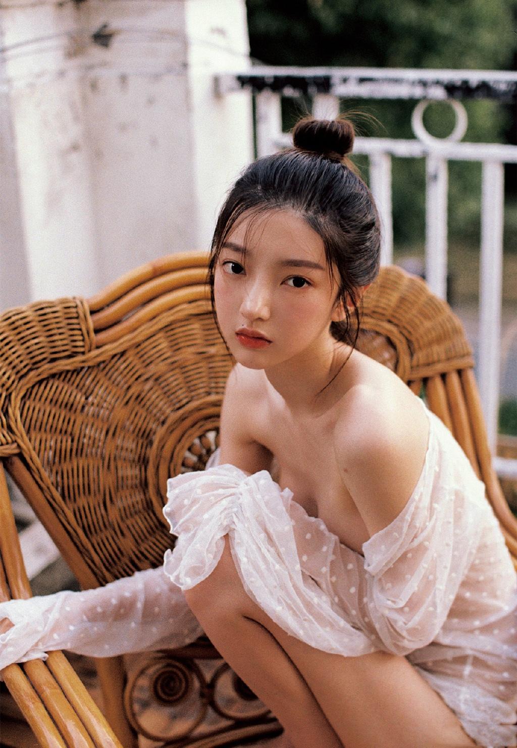 青春元气美女蕾丝性感诱惑写真