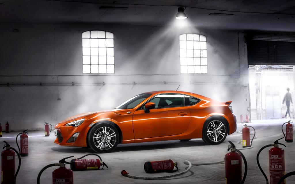 2012 橙色丰田Toyota GT 86汽车