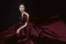 景甜车厘子长裙写真