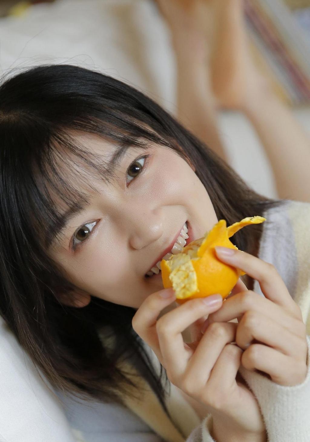 慵懒居家少女甜美清纯俏皮撩人写真