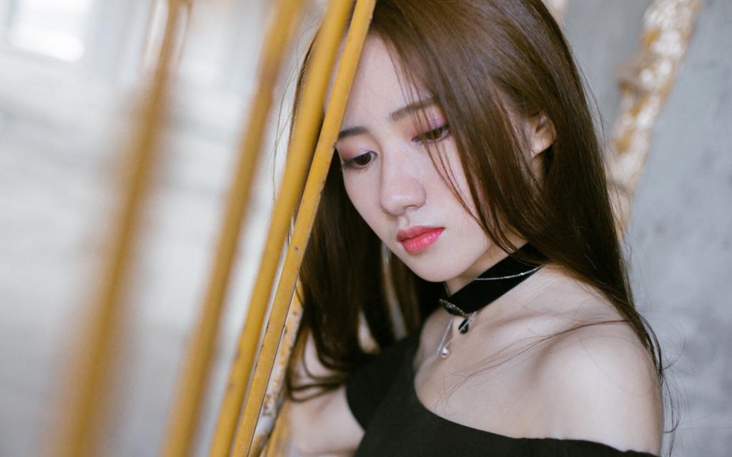 美丽动人的气质美女写真