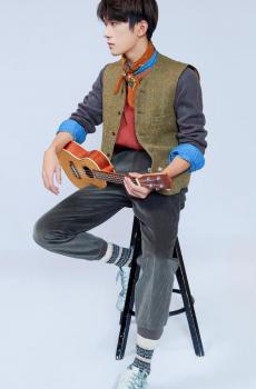 青春少年易烊千玺帅气写真-1