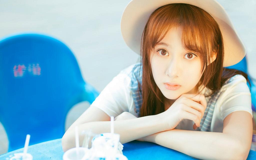 美女曹曦月时尚少女风写真