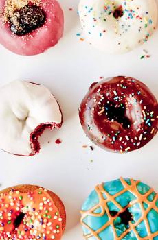 五颜六色甜甜圈-1