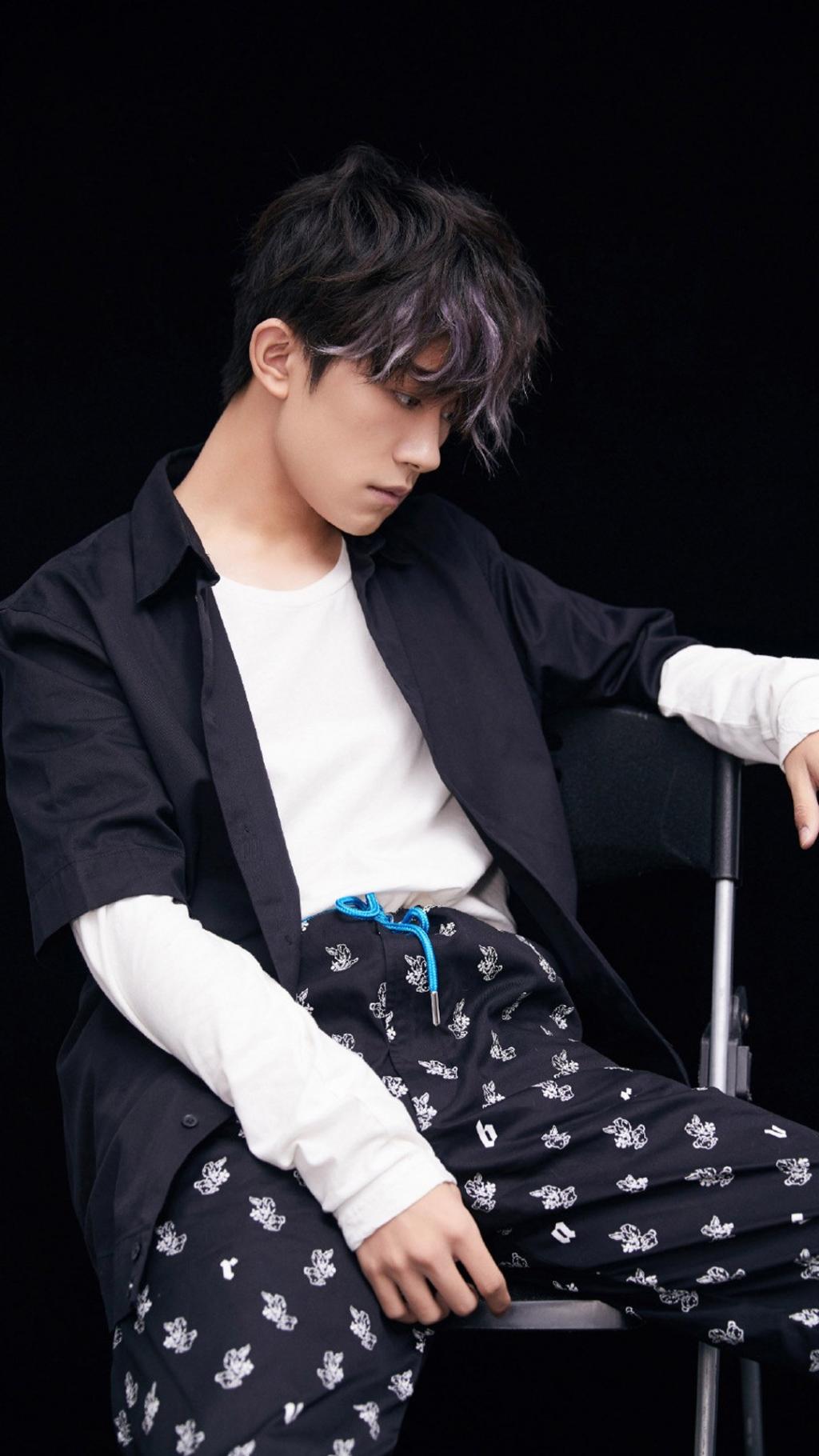 易烊千玺帅气写真