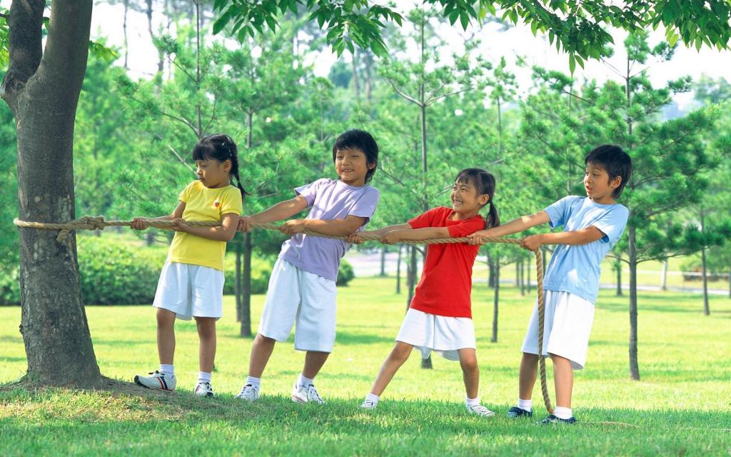 快乐儿童草地摄影