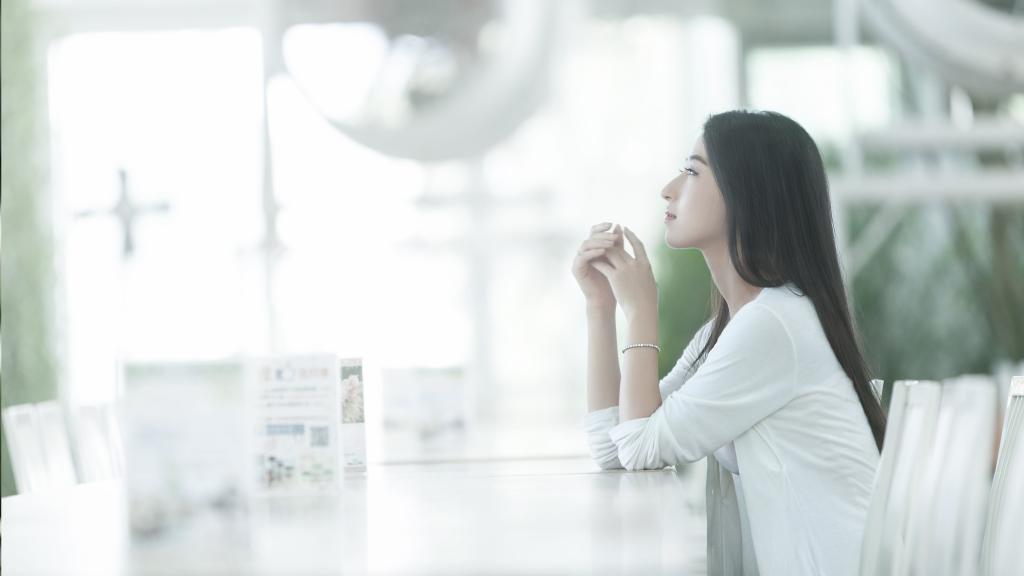 秀雅绝俗的美女