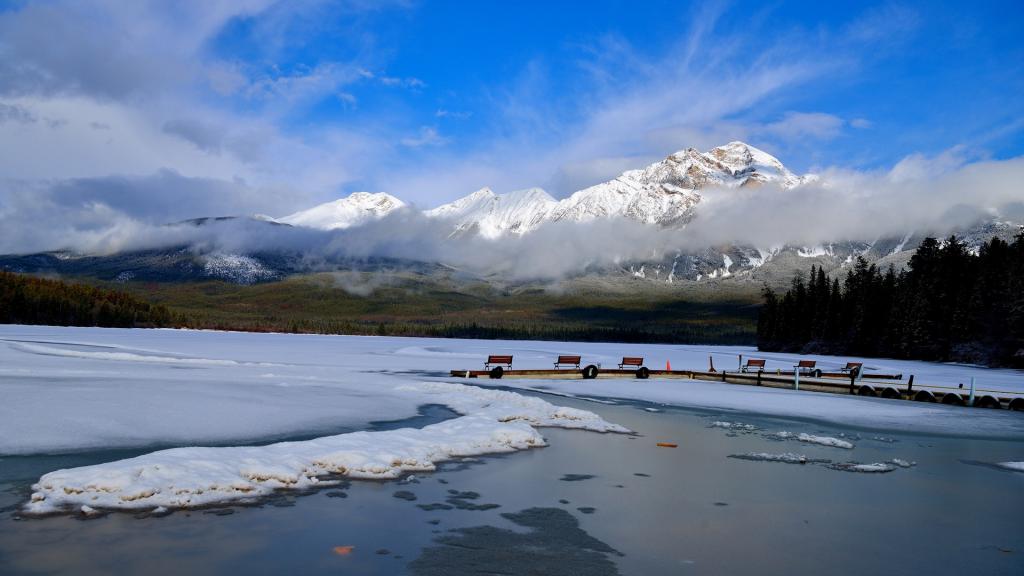 山上的雪景美丽动人