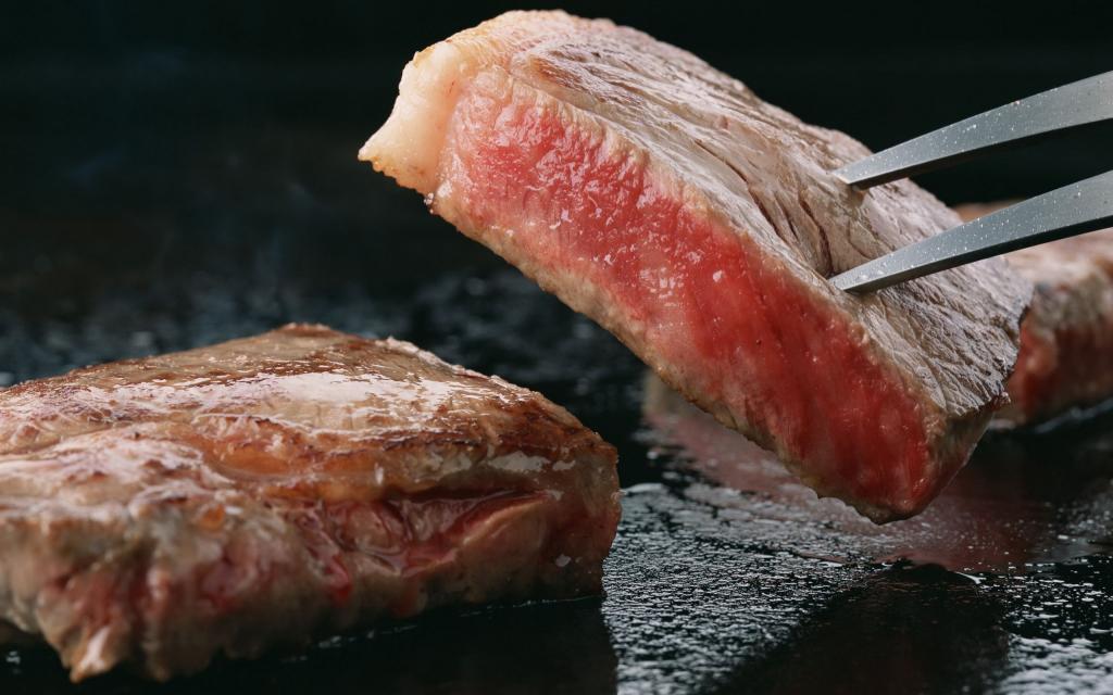 煎牛肉牛排美食图片