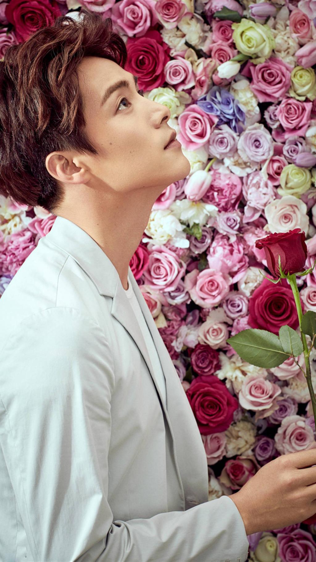  小哥哥马天宇情人节浪漫写真