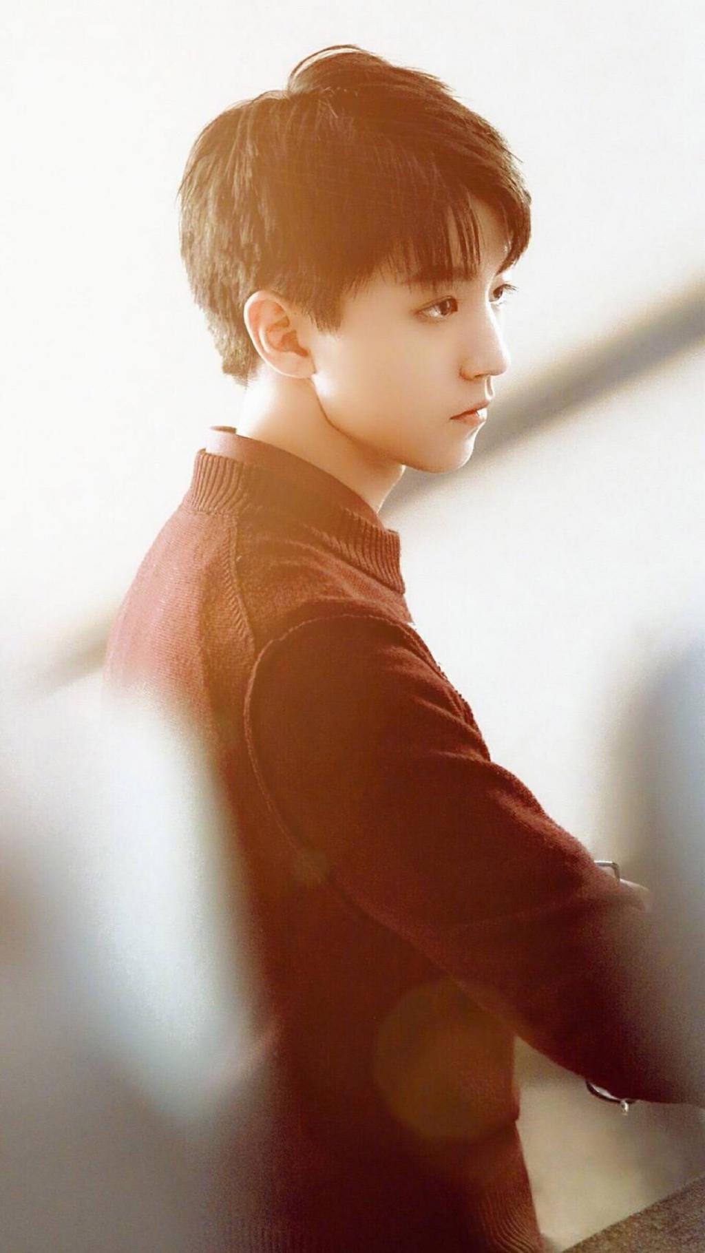 TFBOYS王俊凯帅气写真