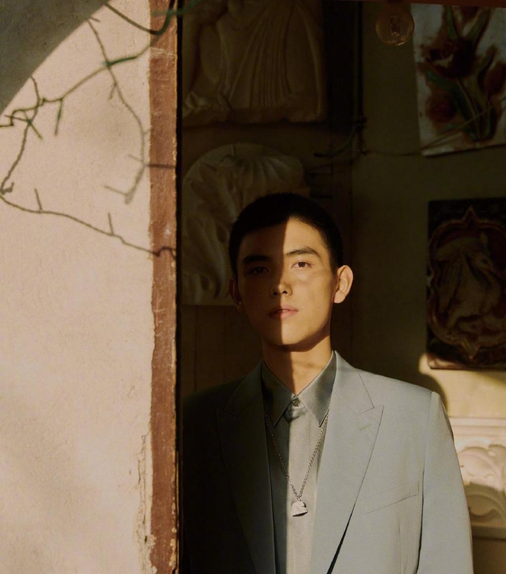 陈飞宇温柔静谧写真