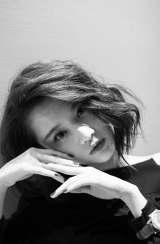 张慧雯短发造型炫酷写真-1