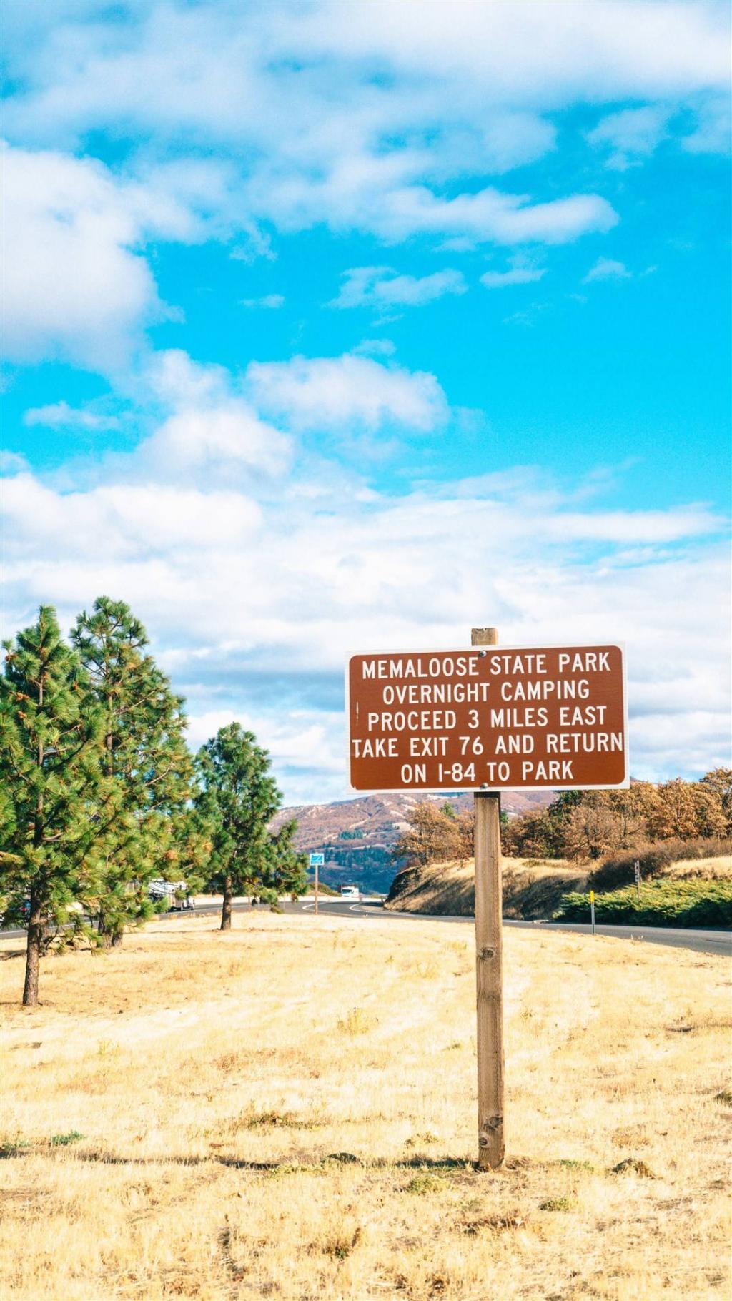 欧美风光蓝天白云草垛