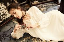 钟楚曦纯白系带裙气质写真