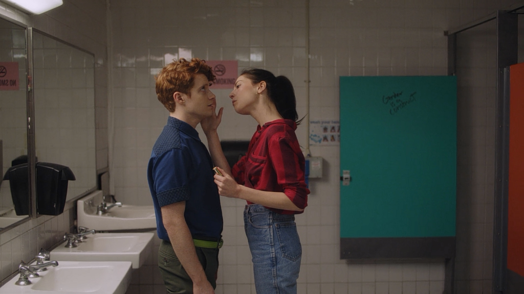 美国喜剧《绑定 第一季》