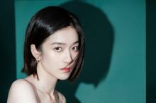 张雪迎性感吊带裙诱人写真