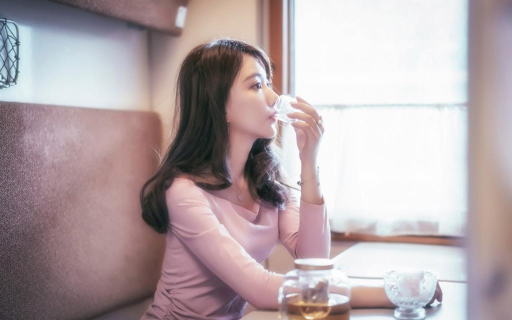 唯美性感火车美女