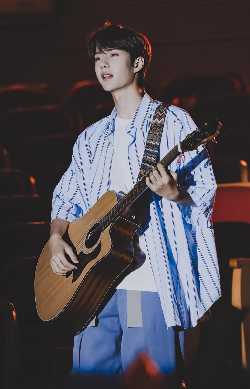 小清新少年王一博休闲衬衫