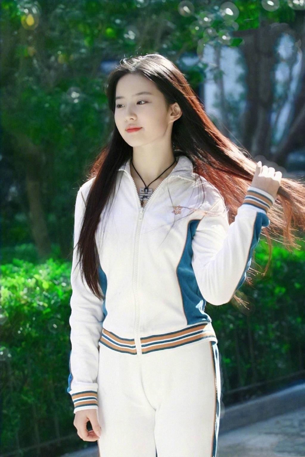 刘亦菲时尚运动风青春魅力写真