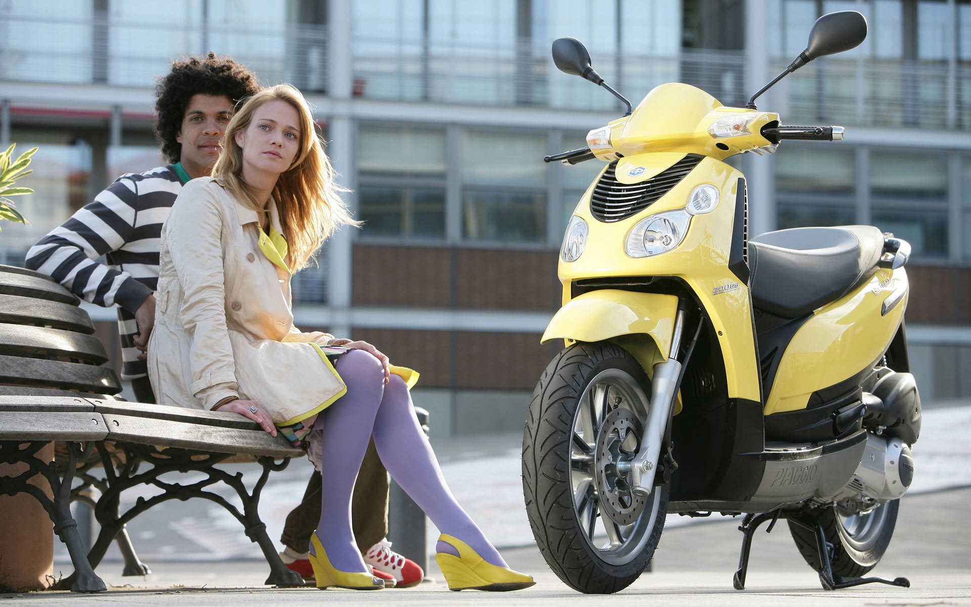 情侣与摩托小绵羊,高清图片,电脑桌面-壁纸族