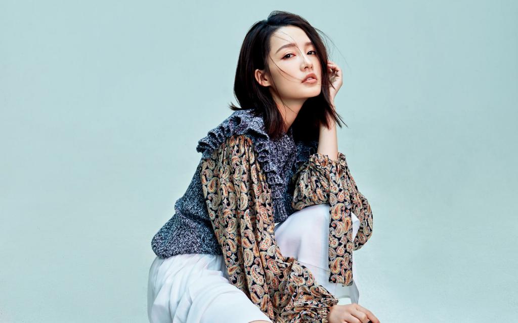 李沁时尚性感迷人写真