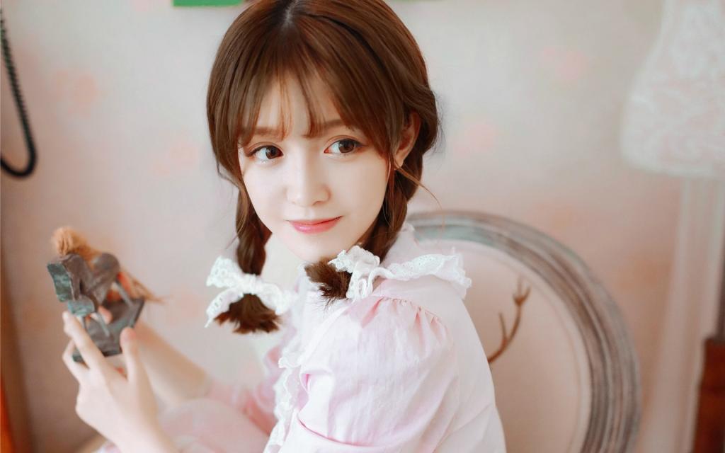 粉色唯美清纯美女