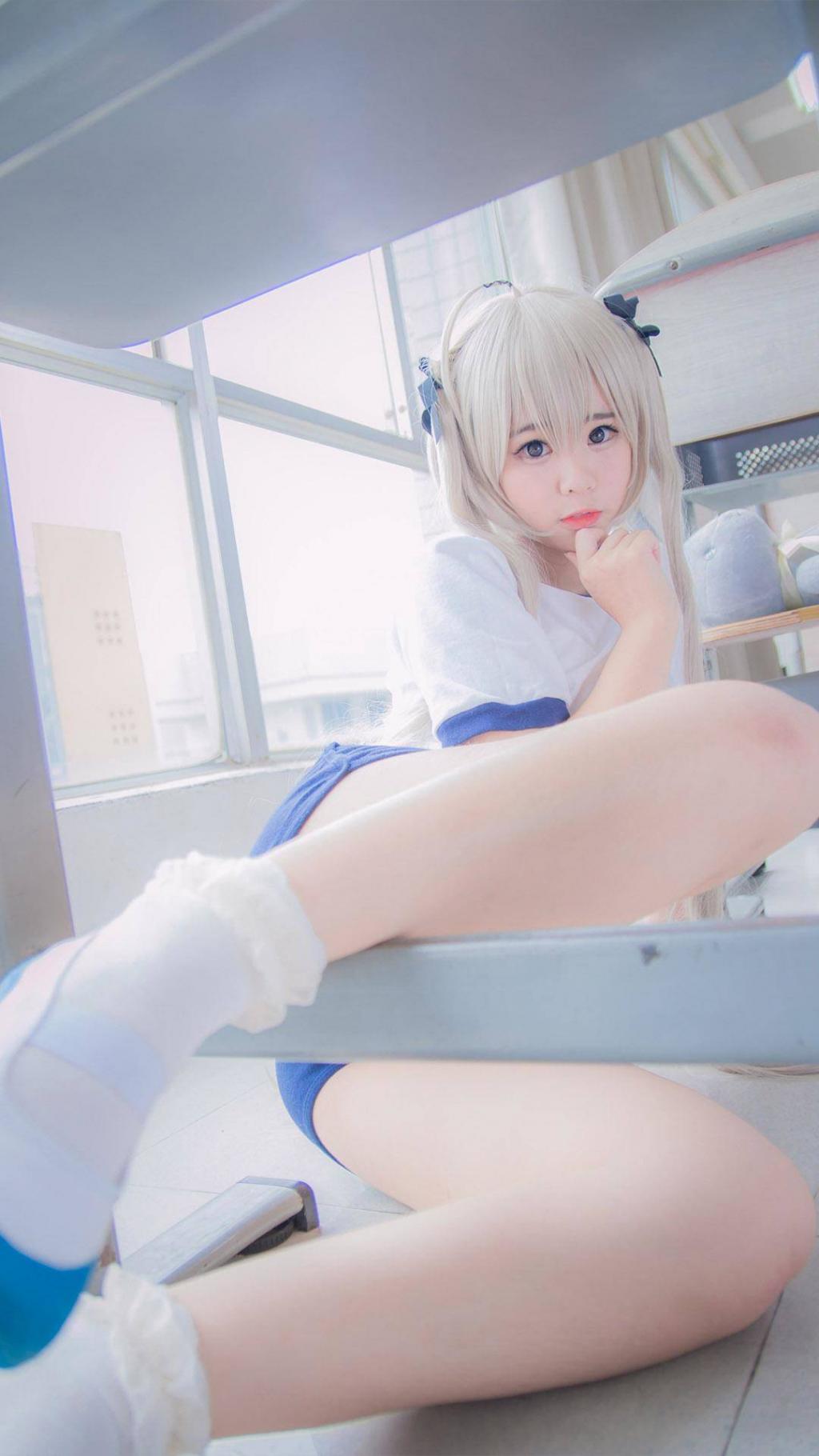 清纯萌妹cosplay穹妹校园写真