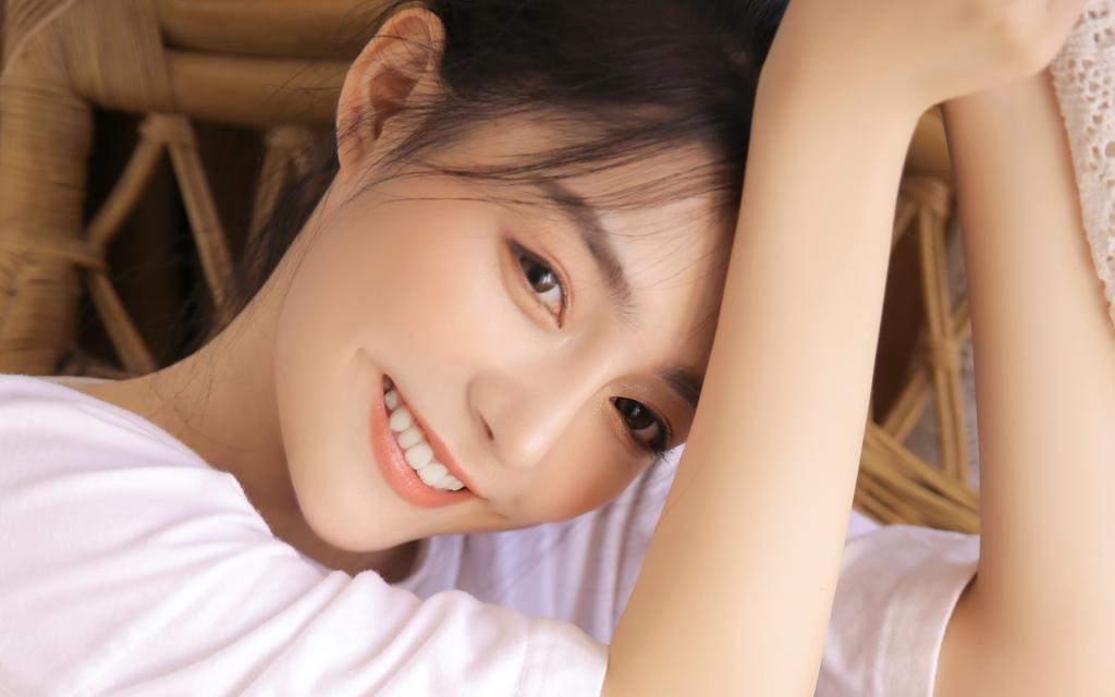甜美治愈系美女气质写真