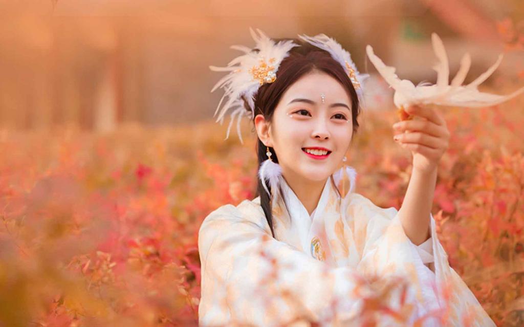 甜美俏皮古装美女写真