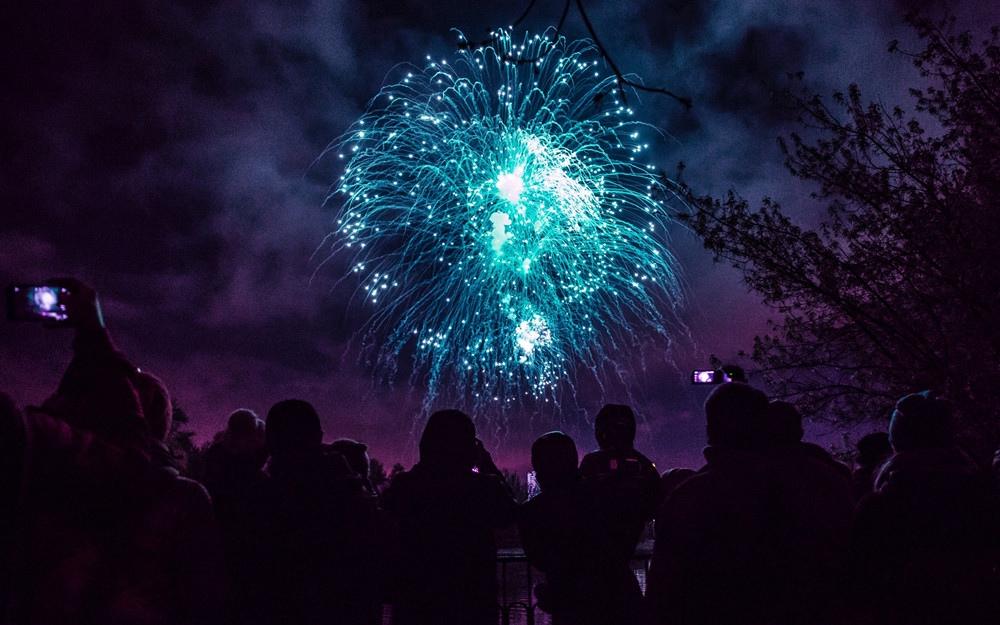 璀璨绽放的烟花