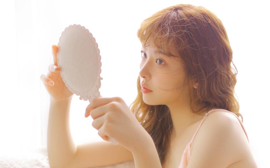 居家私房吊带美女写真