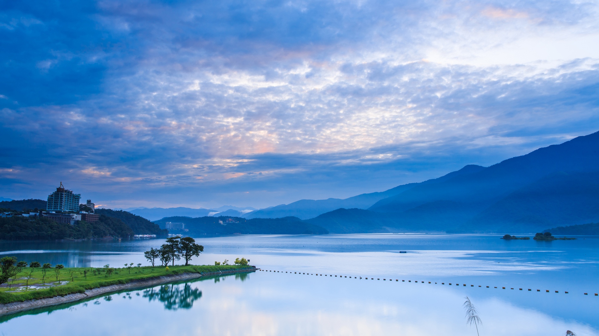 湛蓝的大海
