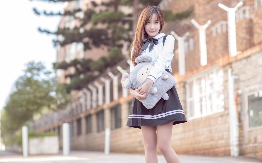 楚楚动人少女
