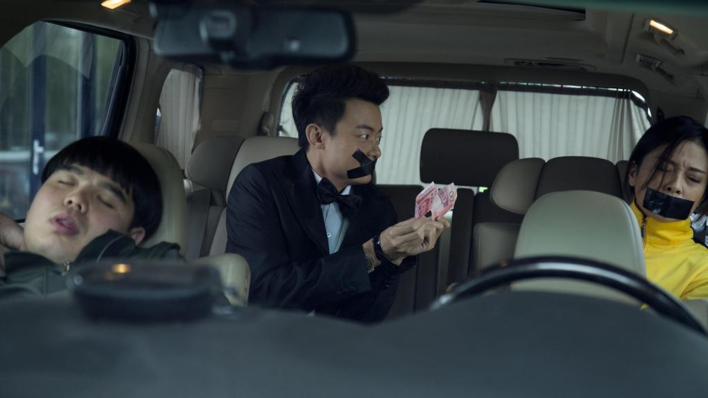 搞笑片《娱乐追击》