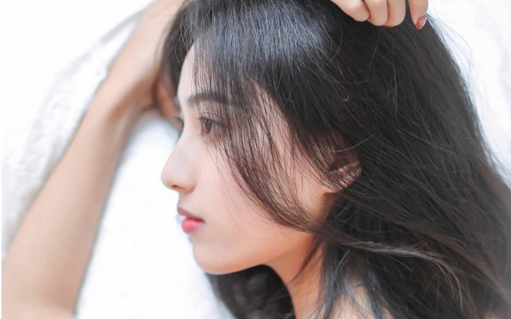 唇红齿白撩人美女私房写真