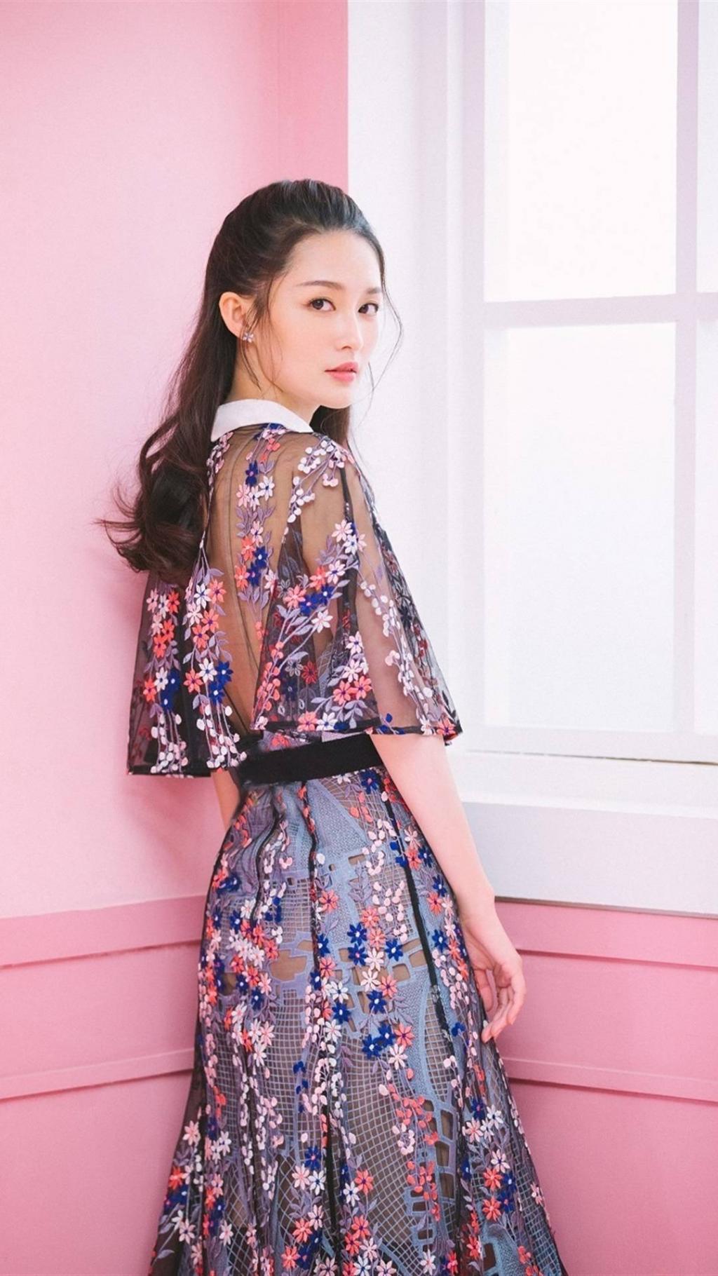 李沁可爱时尚写真