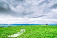 新疆喀拉峻草原优美迷人的自然风光