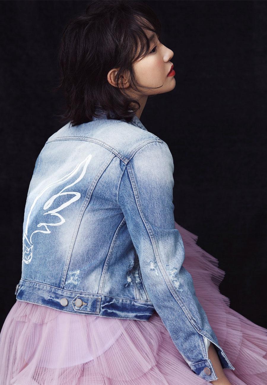 白百合最新百变造型时尚杂志封面