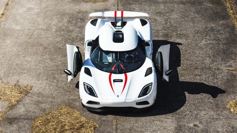 白色科尼塞克agera