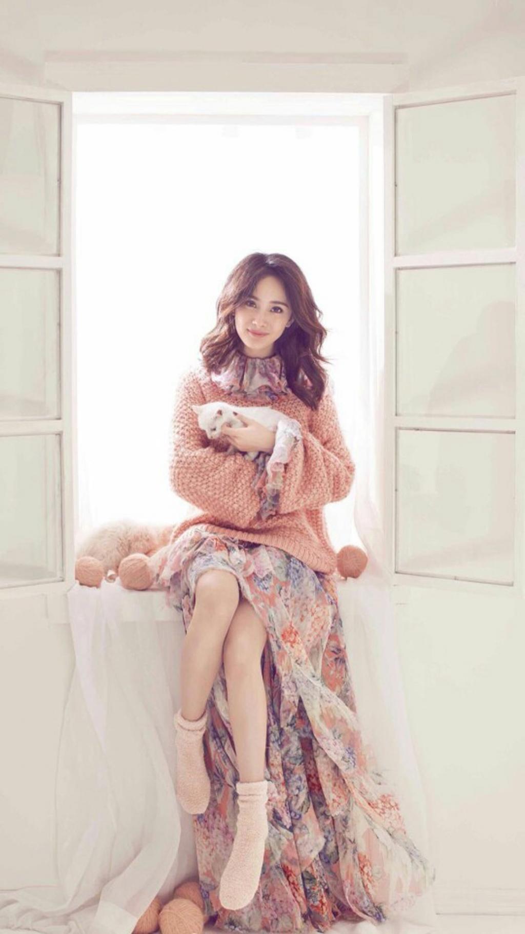 杨幂甜美慵懒居家写真