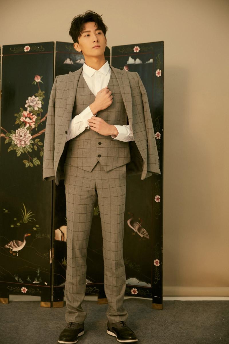 牛骏峰复古风帅气写真