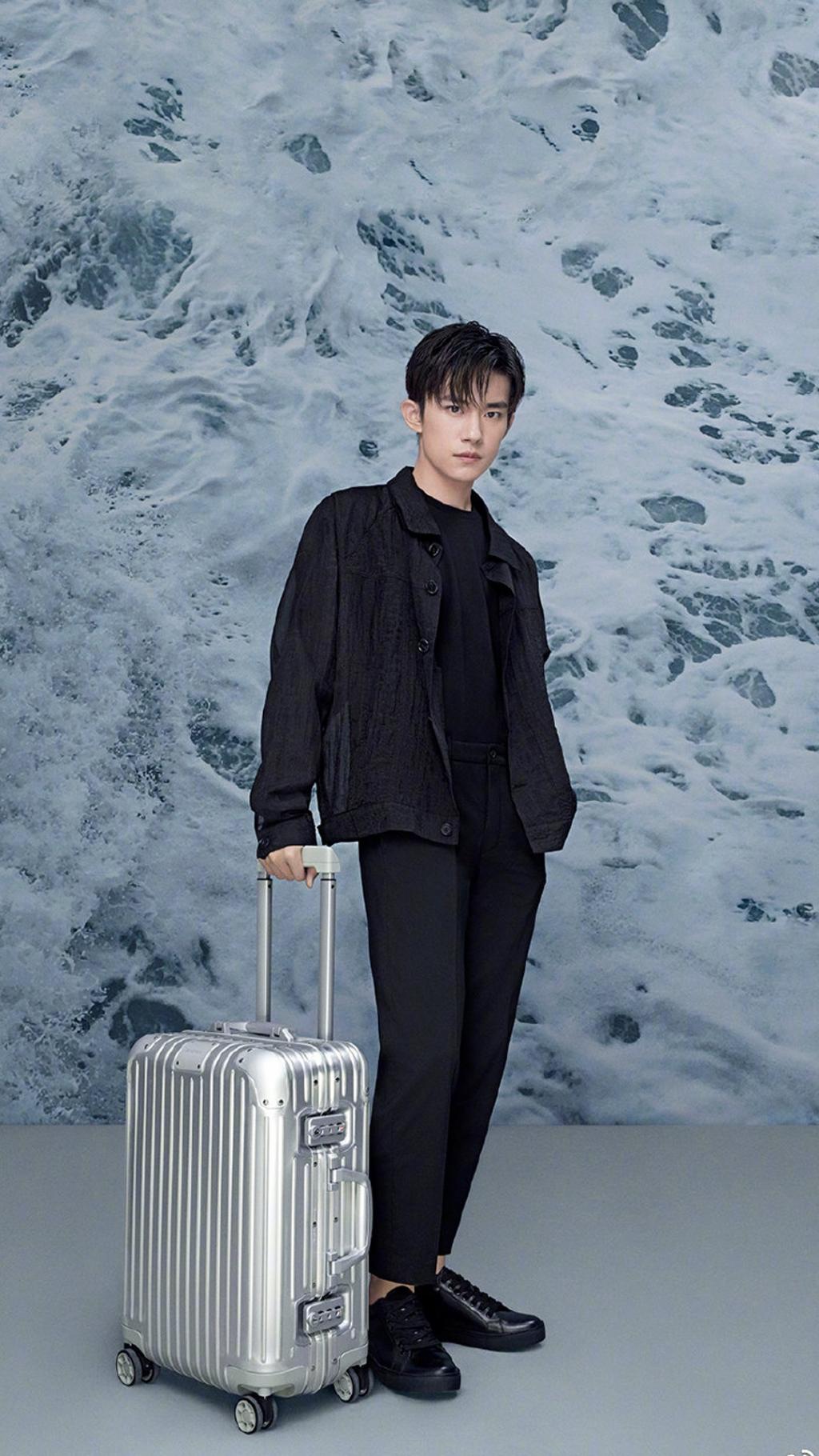 易烊千玺代言RIMOWA