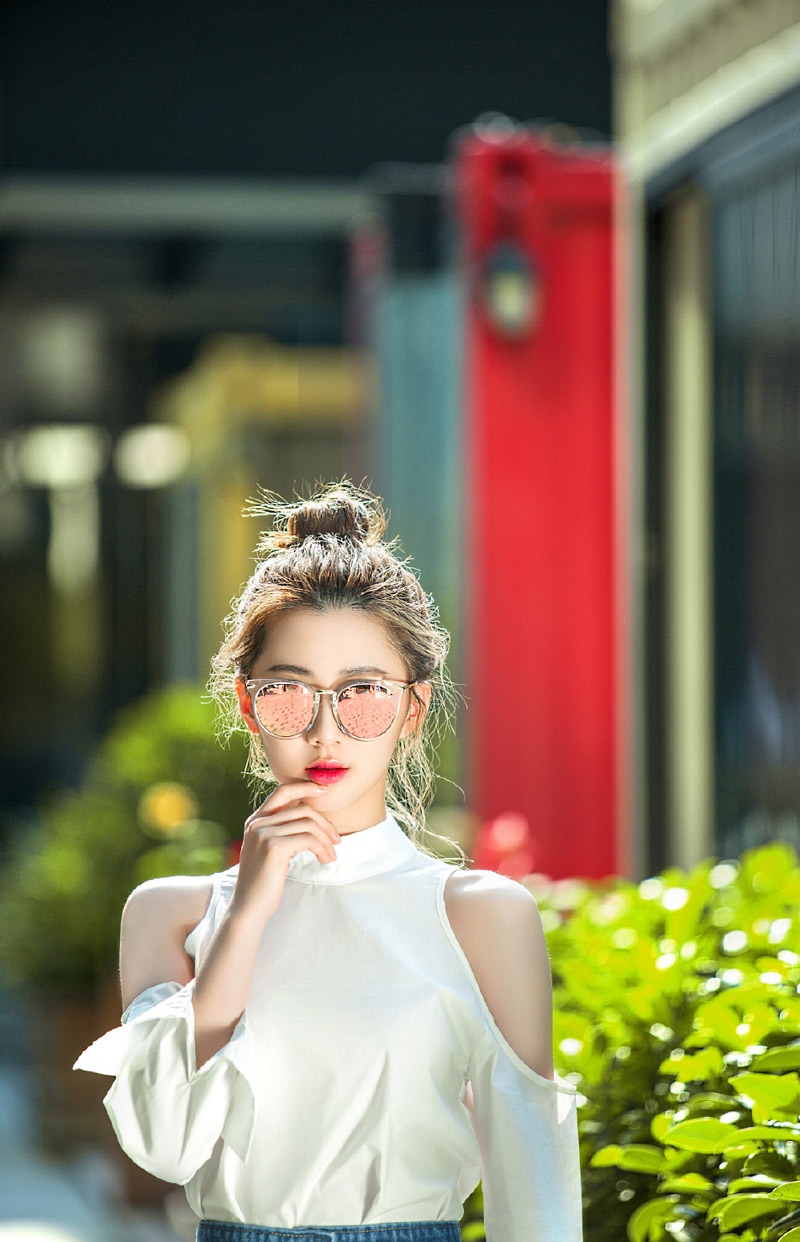 刘颖伦甜美街拍写真