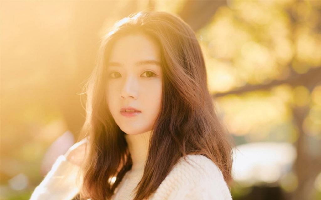清新长发美女户外写真