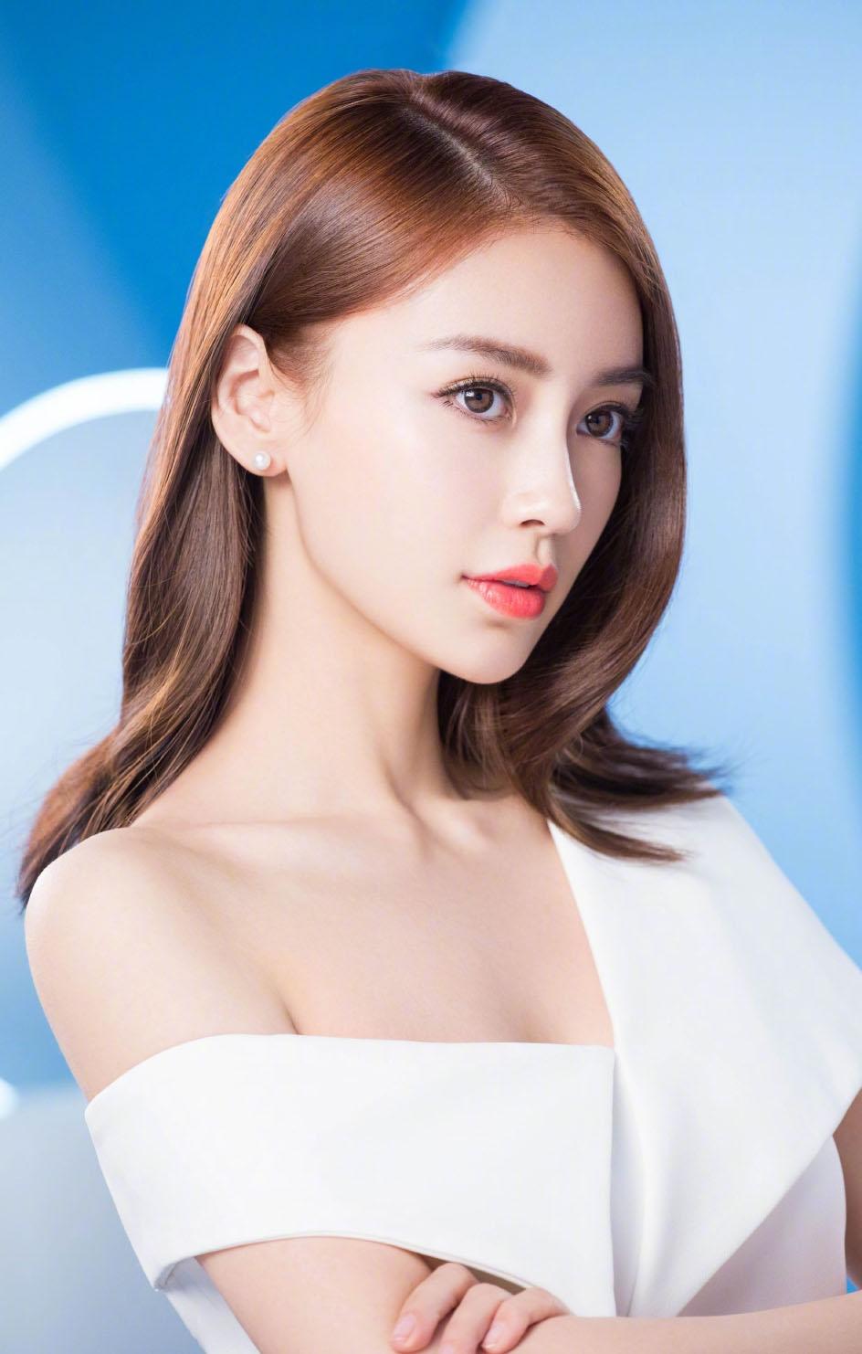 Angelababy性感优雅写真