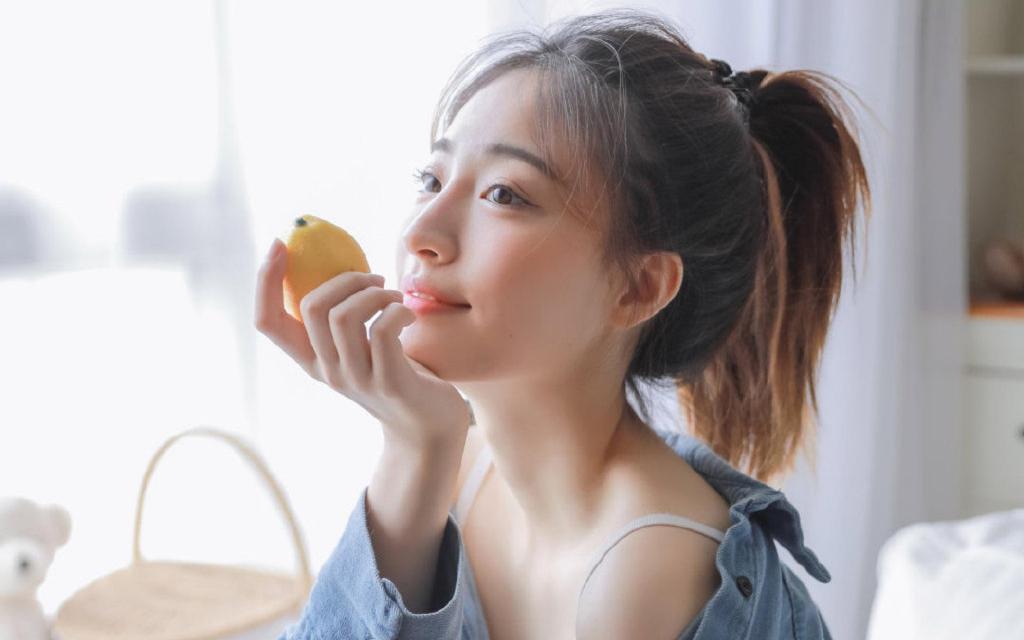 性感吊带美女气质私房诱人写真