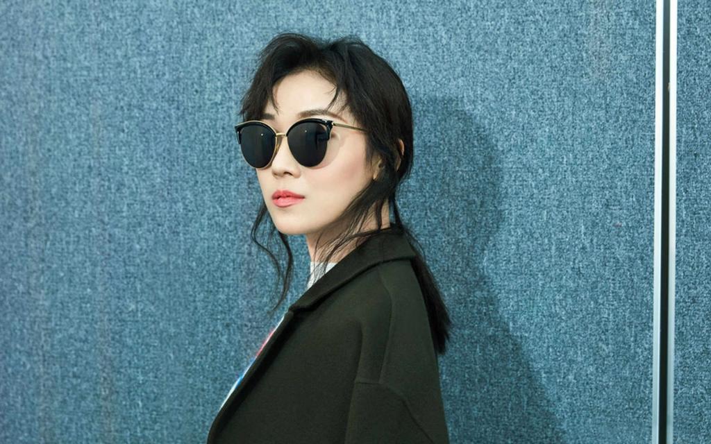 时尚气质女菅纫姿