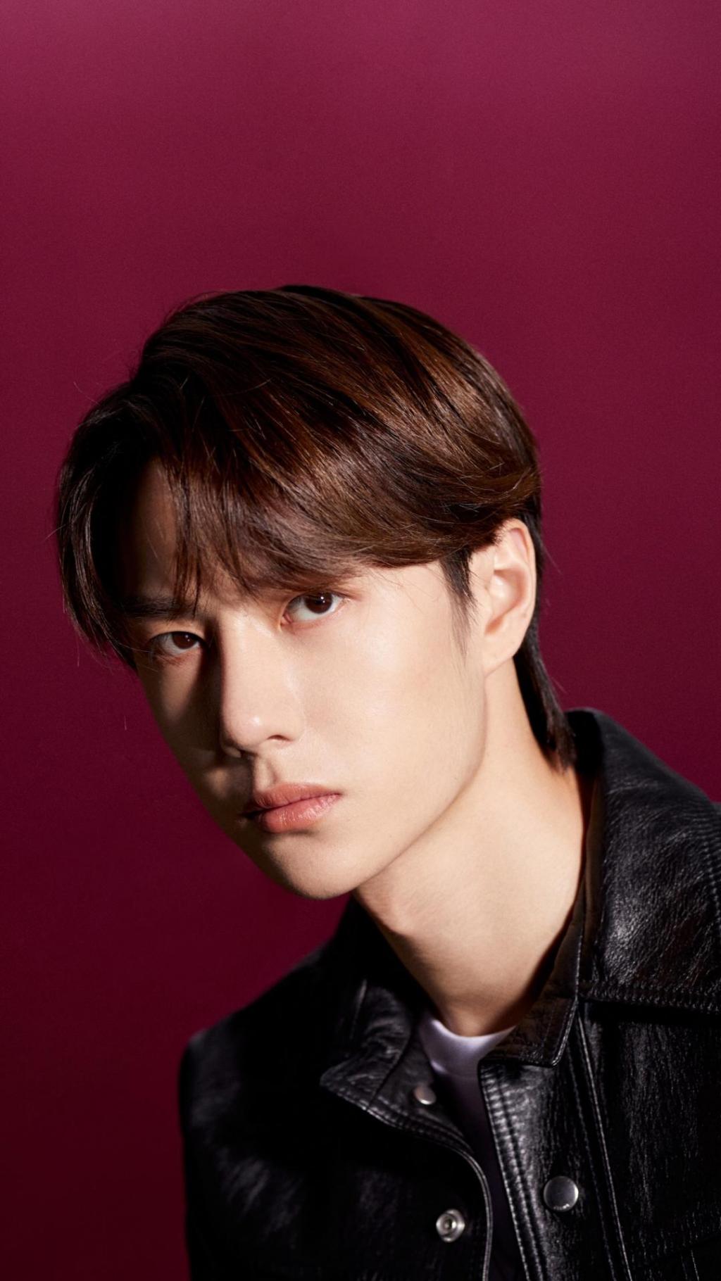 王一博时尚帅气皮衣写真