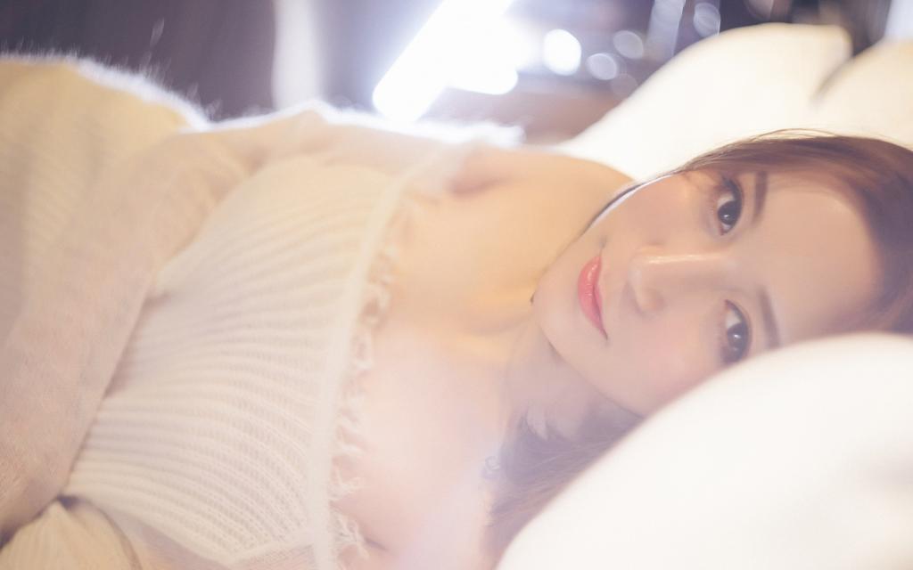 楚楚动人的美女私房写真